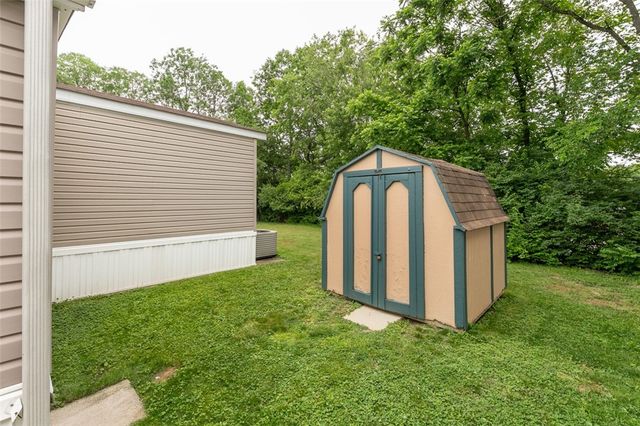 35 Circle Dr, Finleyville, PA 15332