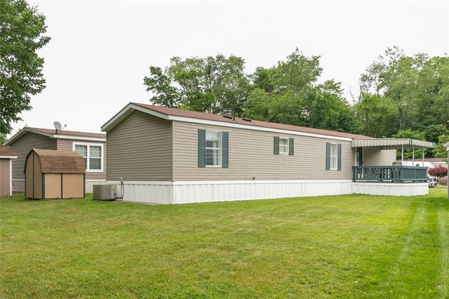 35 Circle Dr, Finleyville, PA 15332