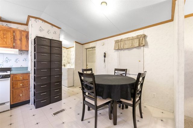 35 Circle Dr, Finleyville, PA 15332