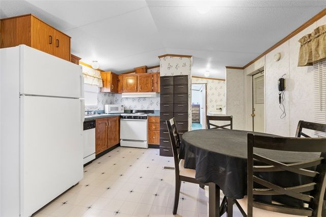 35 Circle Dr, Finleyville, PA 15332