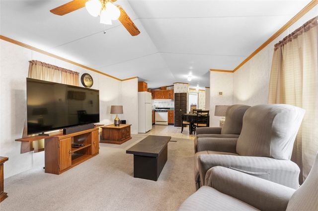 35 Circle Dr, Finleyville, PA 15332