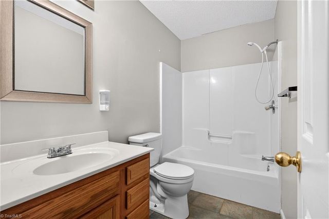 8 Hinkle Street, Thomasville, NC 27360