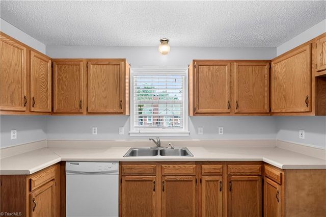 8 Hinkle Street, Thomasville, NC 27360