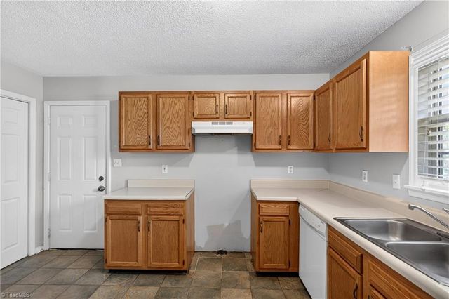 8 Hinkle Street, Thomasville, NC 27360
