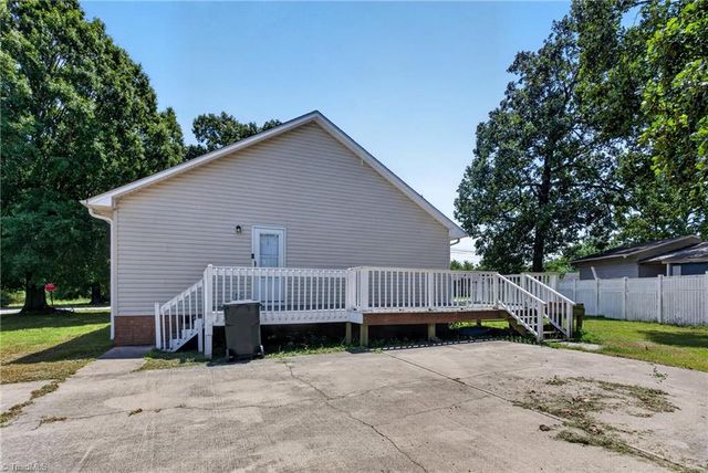 8 Hinkle Street, Thomasville, NC 27360