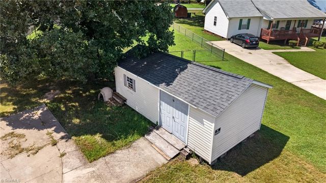 8 Hinkle Street, Thomasville, NC 27360