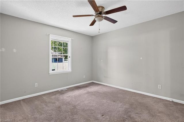 8 Hinkle Street, Thomasville, NC 27360