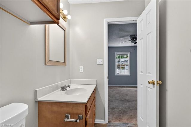 8 Hinkle Street, Thomasville, NC 27360