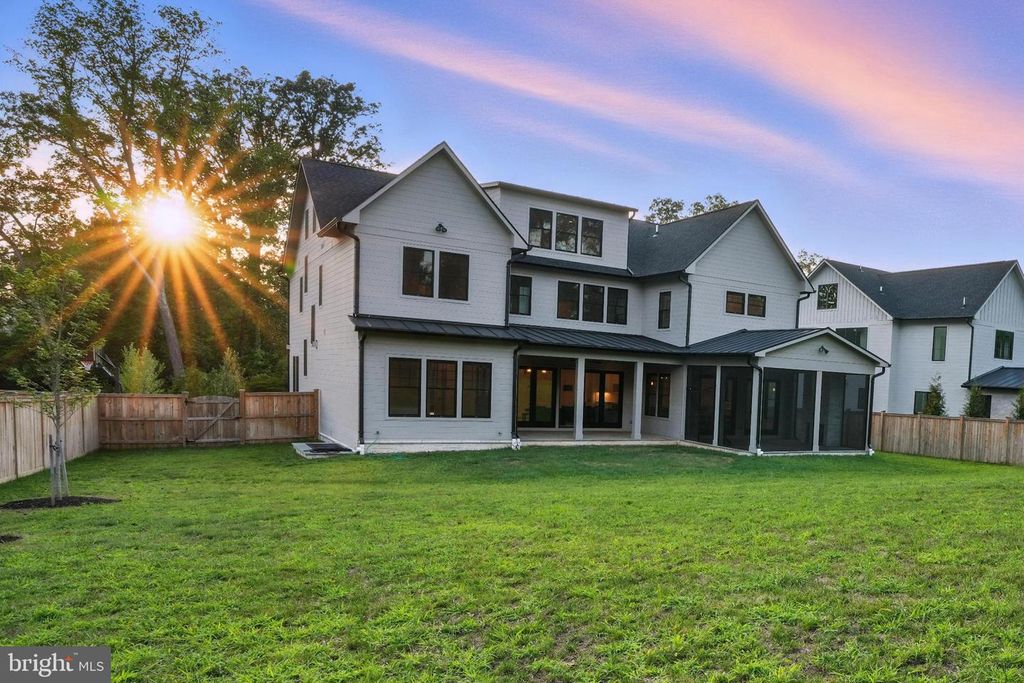 1111 INGLESIDE AVE, Mclean, VA 22101