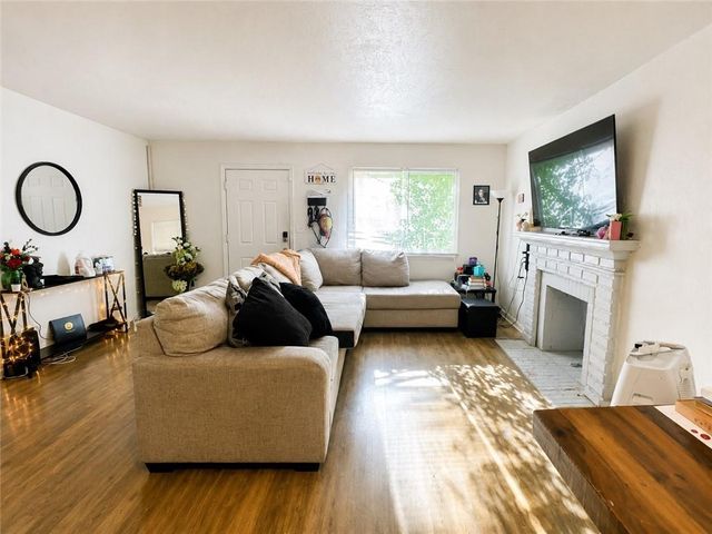 6721 Walrond Avenue, Kansas City, MO 64132