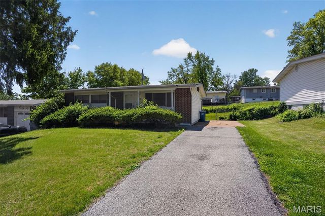 1736 Keelen Drive, St Louis, MO 63136
