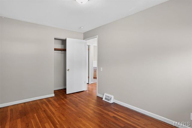 1736 Keelen Drive, St Louis, MO 63136