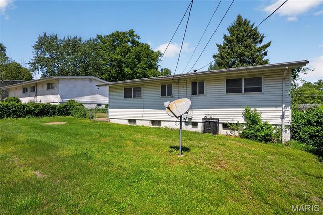 1736 Keelen Drive, St Louis, MO 63136