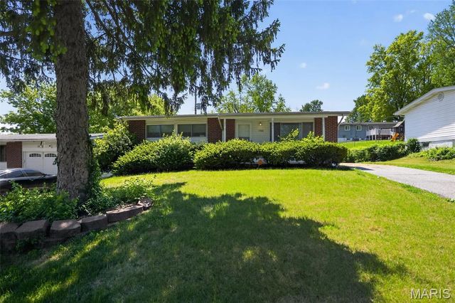1736 Keelen Drive, St Louis, MO 63136