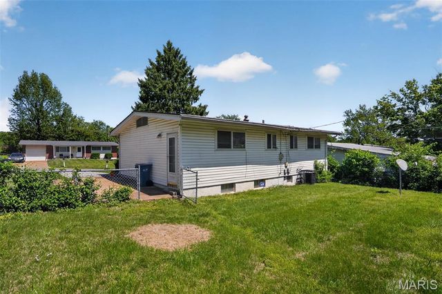 1736 Keelen Drive, St Louis, MO 63136