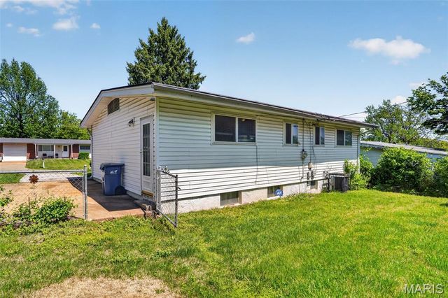 1736 Keelen Drive, St Louis, MO 63136