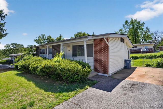 1736 Keelen Drive, St Louis, MO 63136