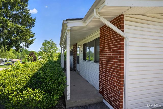 1736 Keelen Drive, St Louis, MO 63136