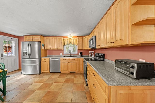 10 Wentworth Street, Nashua, NH 03060