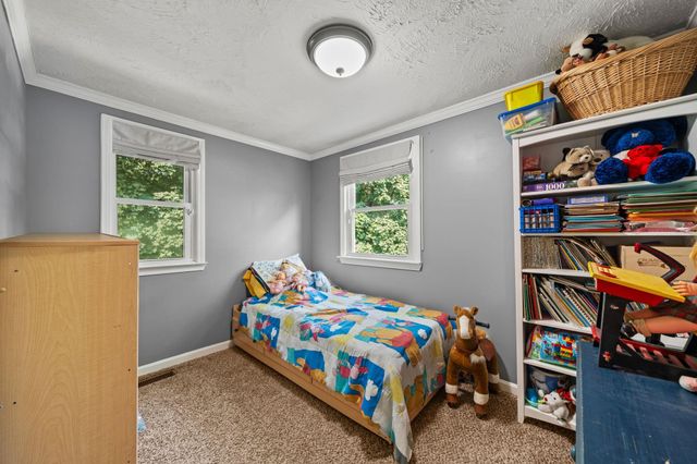 10 Wentworth Street, Nashua, NH 03060