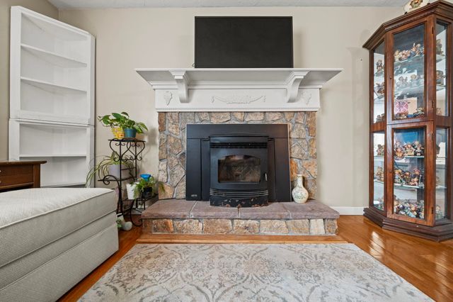 10 Wentworth Street, Nashua, NH 03060