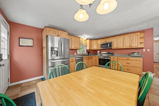 10 Wentworth Street, Nashua, NH 03060