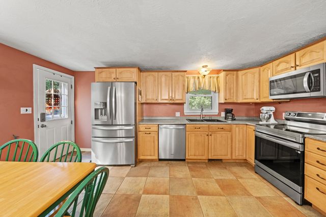 10 Wentworth Street, Nashua, NH 03060
