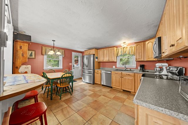 10 Wentworth Street, Nashua, NH 03060