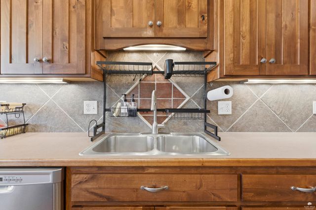 1108 Oaktree Place, Manhattan, KS 66503