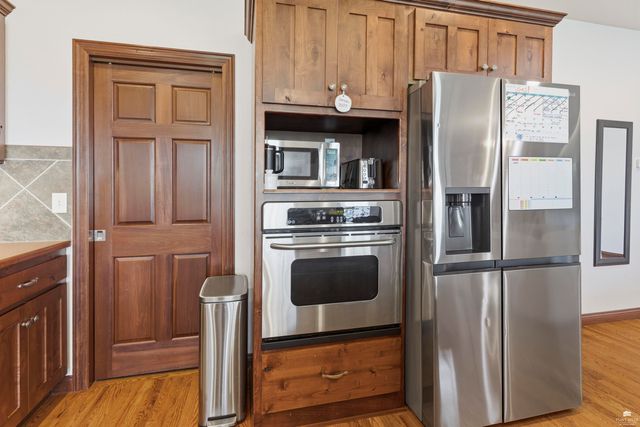 1108 Oaktree Place, Manhattan, KS 66503