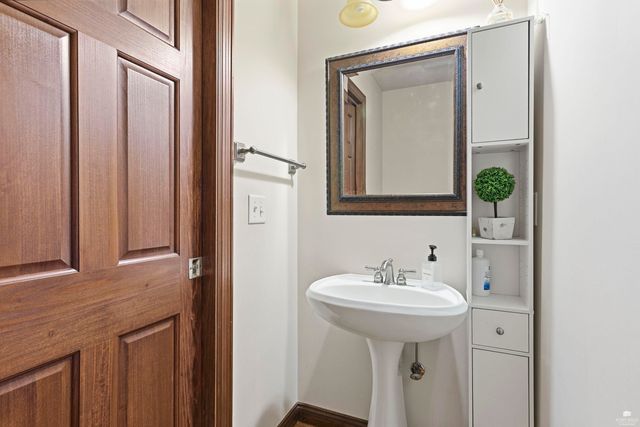 1108 Oaktree Place, Manhattan, KS 66503