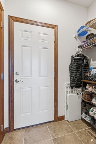 1108 Oaktree Place, Manhattan, KS 66503