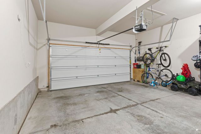 1108 Oaktree Place, Manhattan, KS 66503