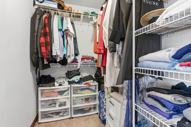 1108 Oaktree Place, Manhattan, KS 66503