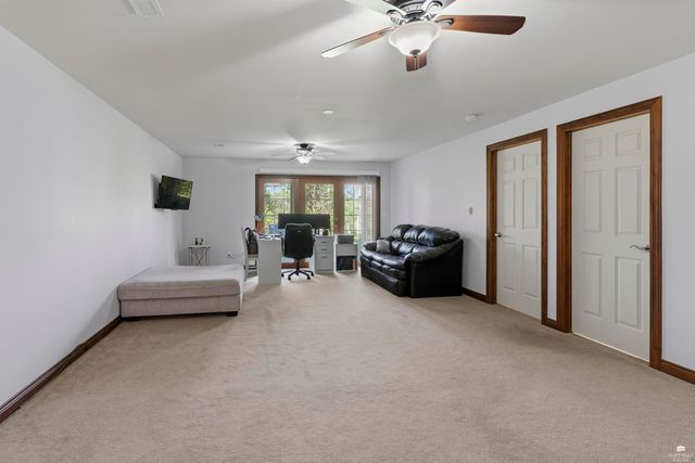 1108 Oaktree Place, Manhattan, KS 66503