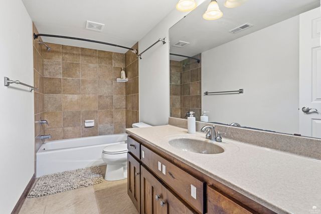 1108 Oaktree Place, Manhattan, KS 66503