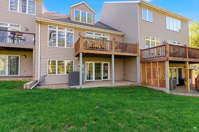 1108 Oaktree Place, Manhattan, KS 66503