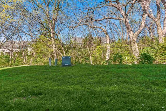 1108 Oaktree Place, Manhattan, KS 66503