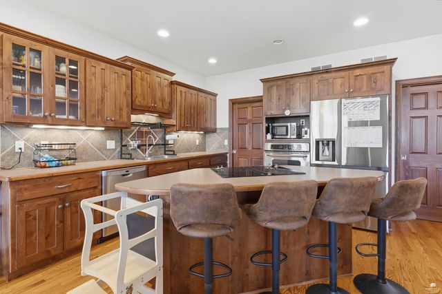 1108 Oaktree Place, Manhattan, KS 66503