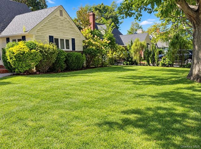 90 amherst Street, Garden City, NY 11530