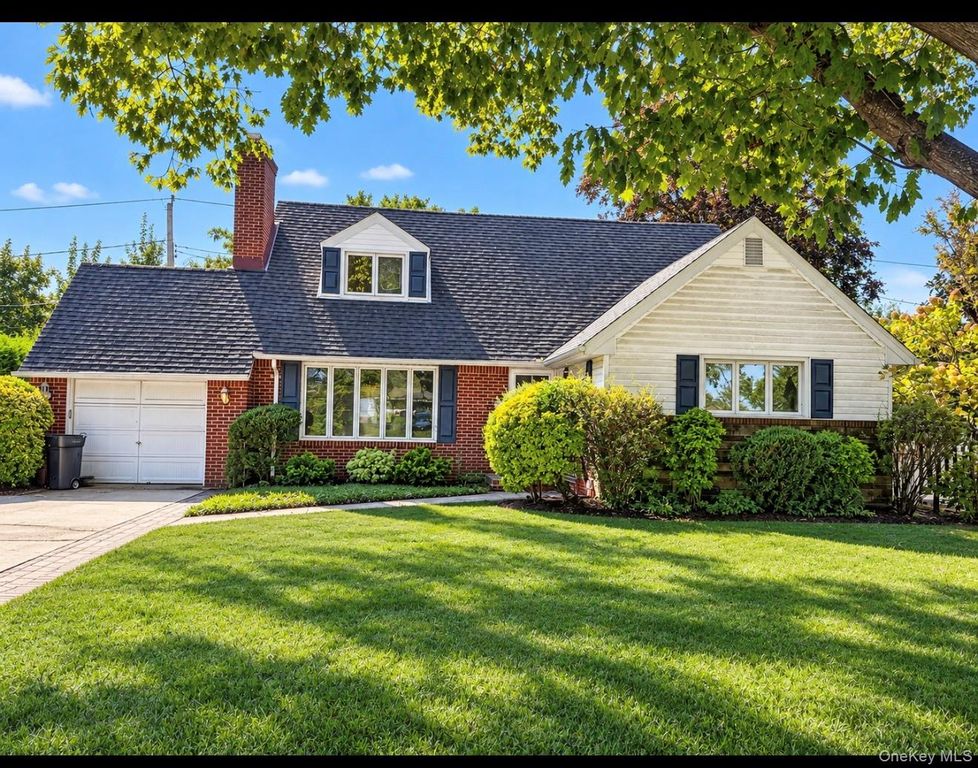 90 amherst Street, Garden City, NY 11530