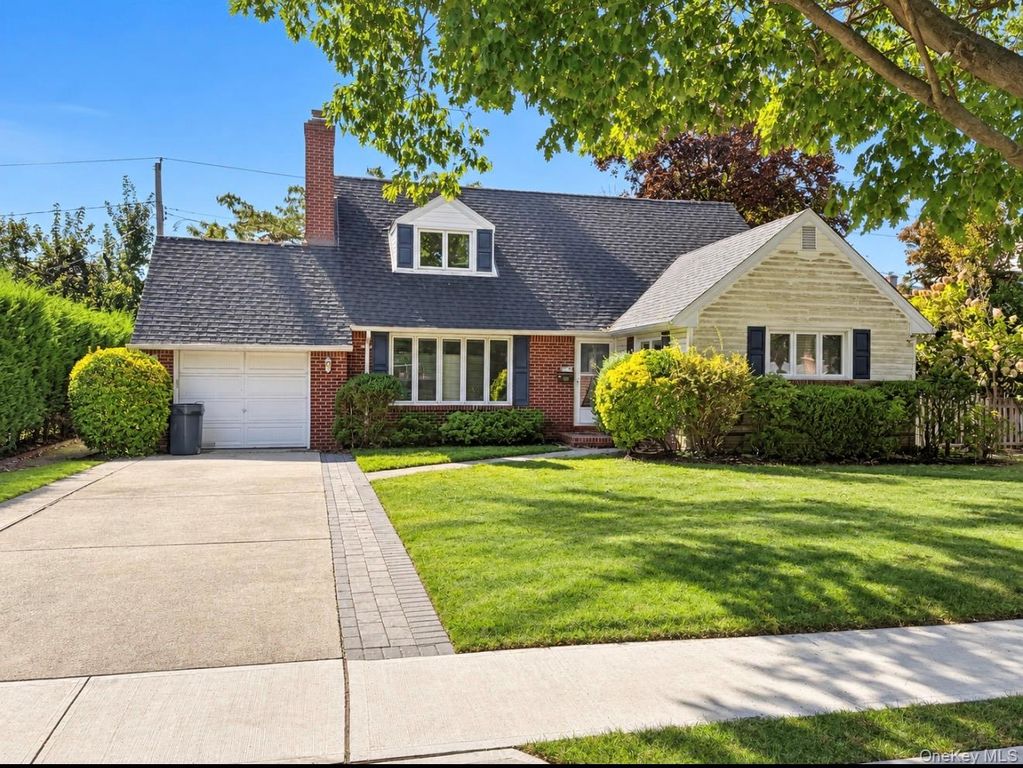 90 amherst Street, Garden City, NY 11530 — photo 2