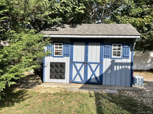 104 19th Street, Wading River, NY 11792