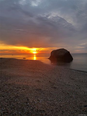 104 19th Street, Wading River, NY 11792