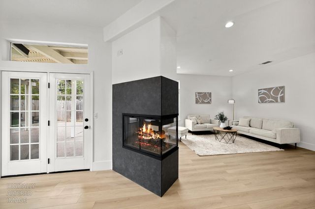 6051 Kenneth Oak Way, Fair Oaks, CA 95628