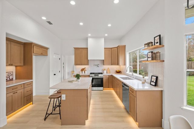 6051 Kenneth Oak Way, Fair Oaks, CA 95628