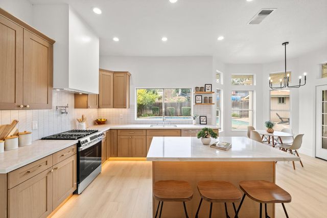 6051 Kenneth Oak Way, Fair Oaks, CA 95628