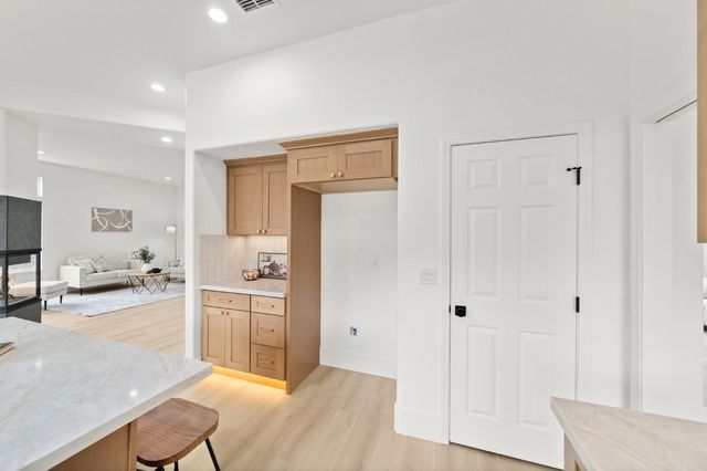 6051 Kenneth Oak Way, Fair Oaks, CA 95628