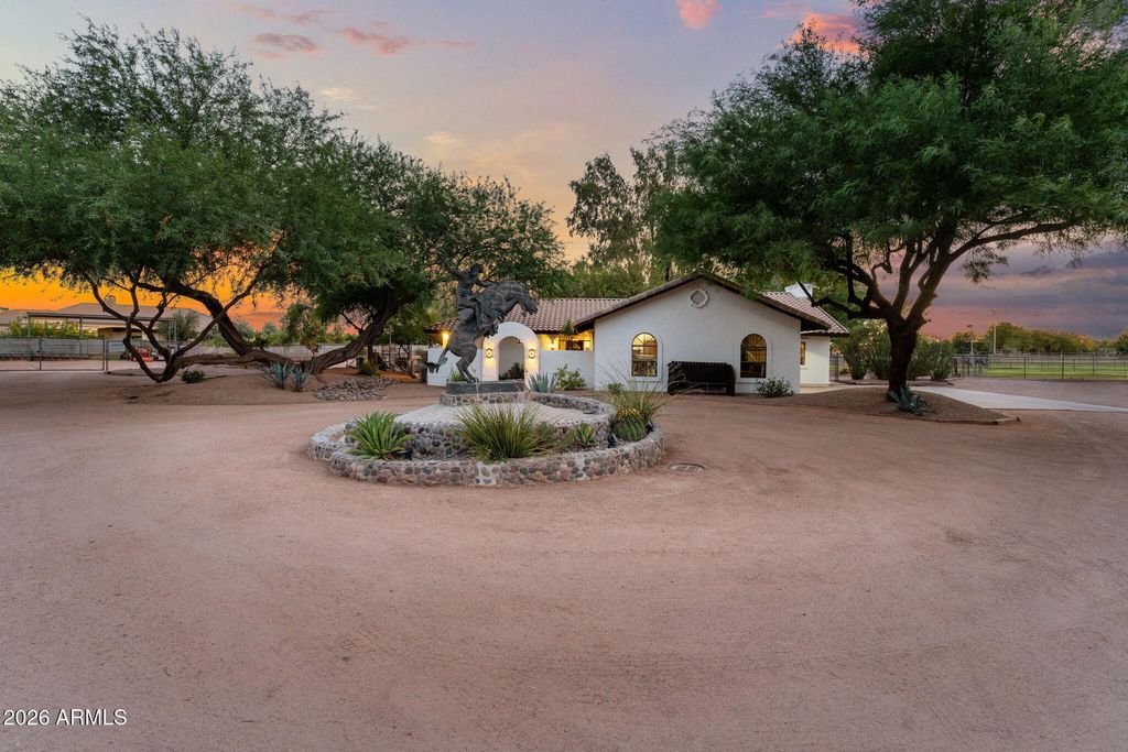 2601 E MESQUITE Street, Gilbert, AZ 85296 — photo 2