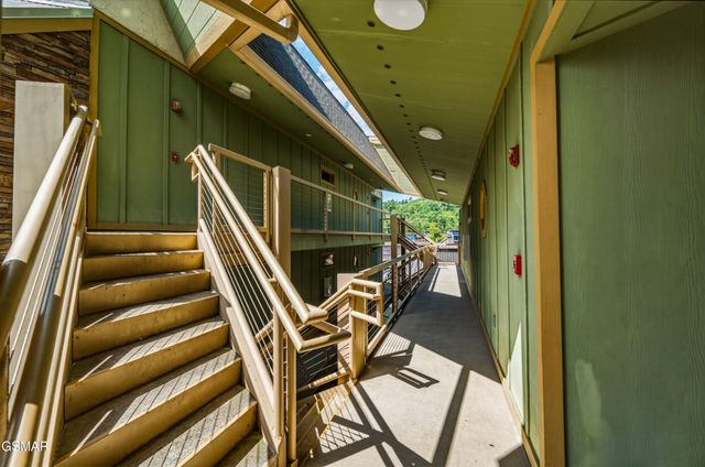 513 McCarter Rd Apt 5S, Gatlinburg, TN 37738